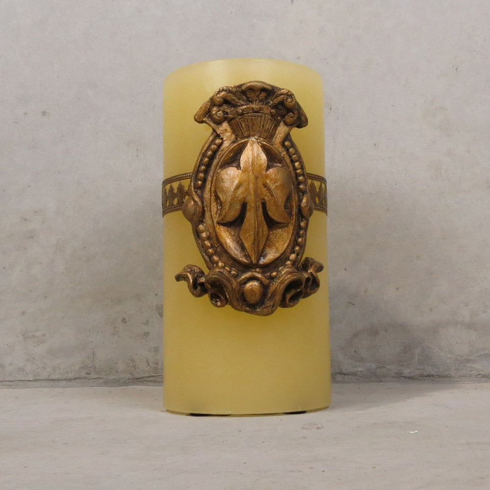 Large Del Ray Candle with Shield - Ivory