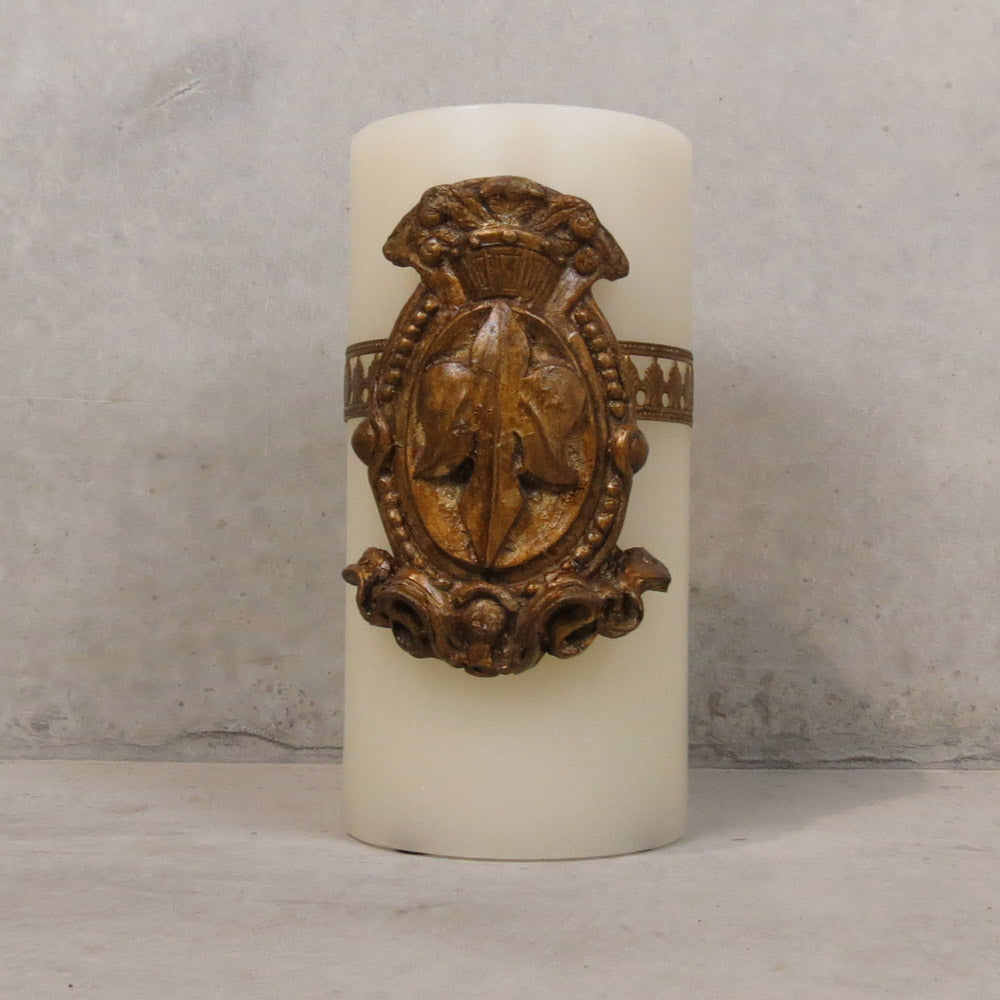 Large Del Ray Candle with Shield - Bone
